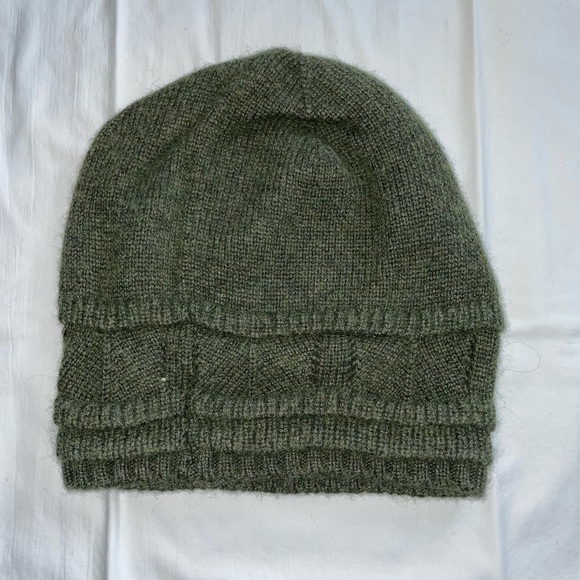 Green knit hat - Picture 1 of 3